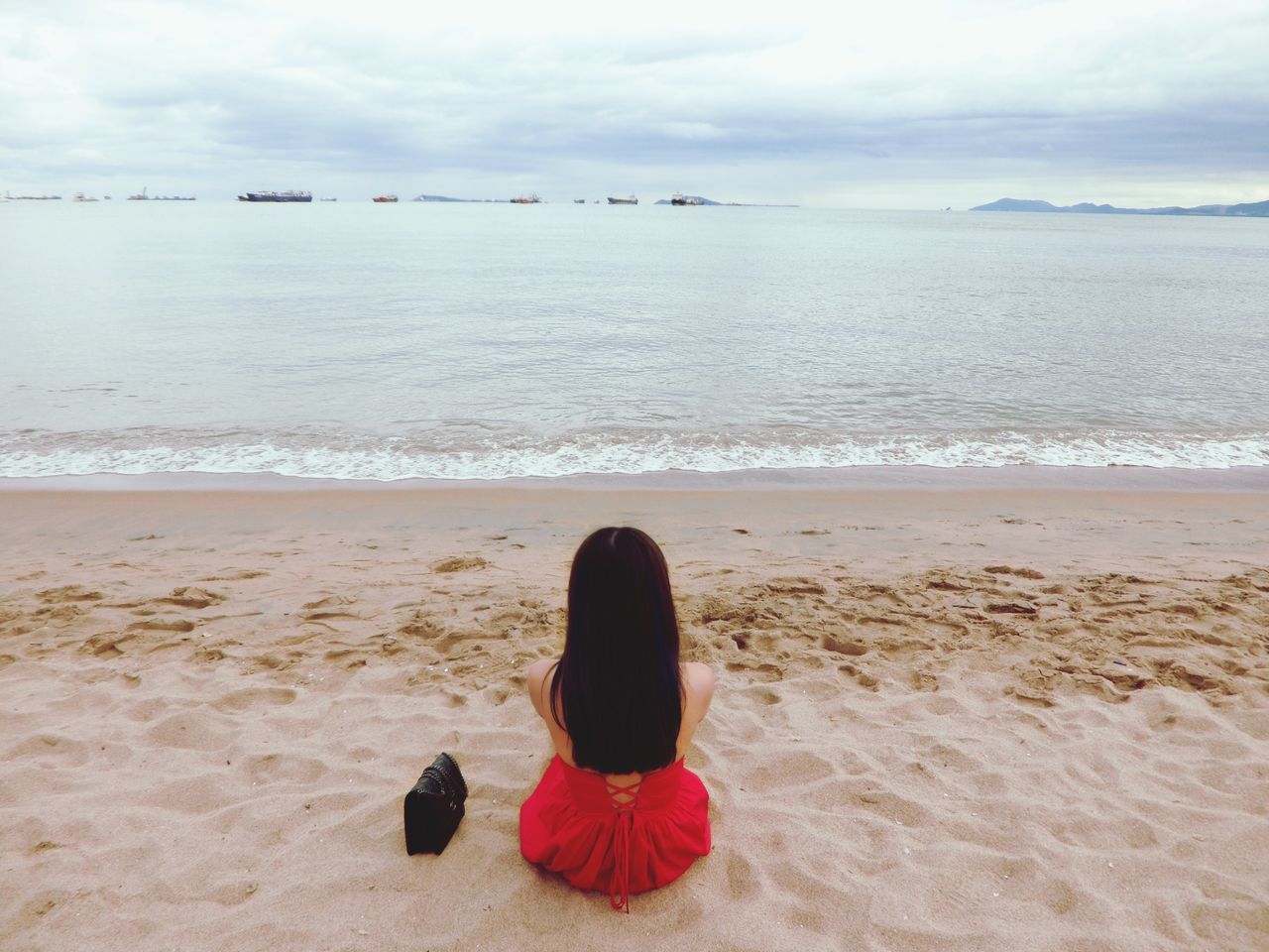 sea, beach, horizon over water, water, sky, shore, rear view, leisure activity, lifestyles, beauty in nature, tranquil scene, tranquility, person, scenics, sand, cloud - sky, nature, vacations