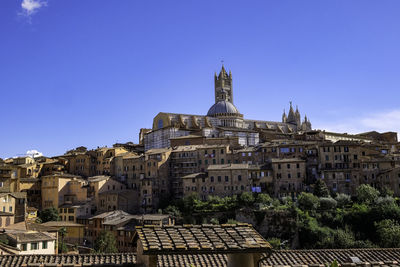 Panoramic view of siena with tiled rooftops, duomo and torre del mangia - tuscany, italy