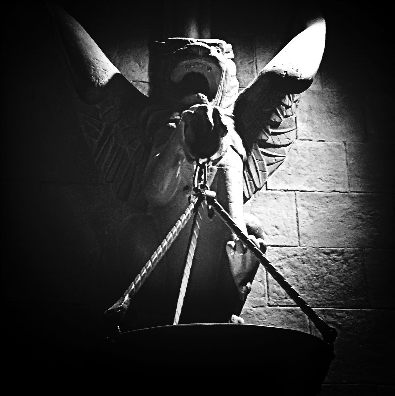 LOW ANGLE VIEW OF STATUE AGAINST WALL