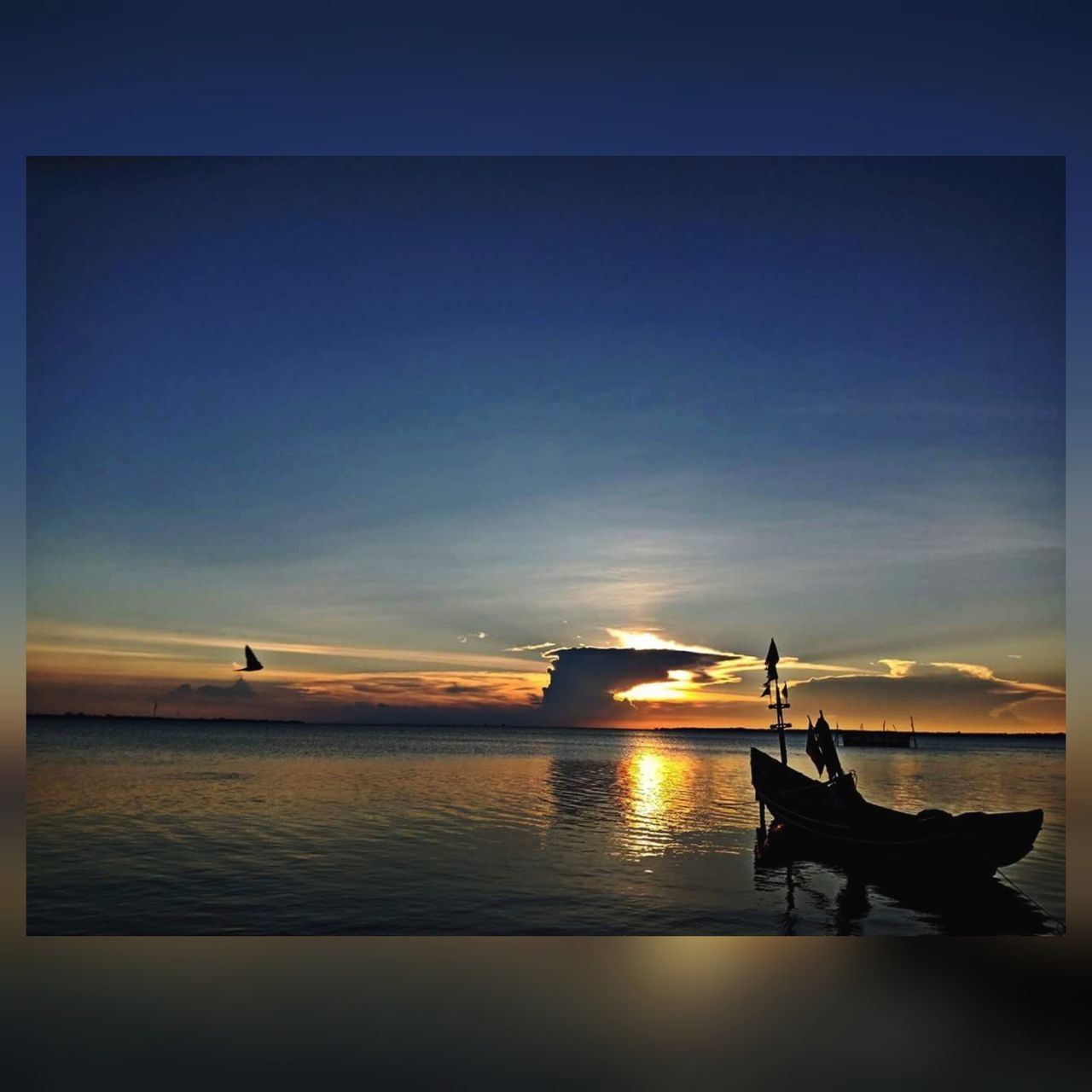 SILHOUETTE BOAT IN SEA AGAINST SKY DURING SUNSET