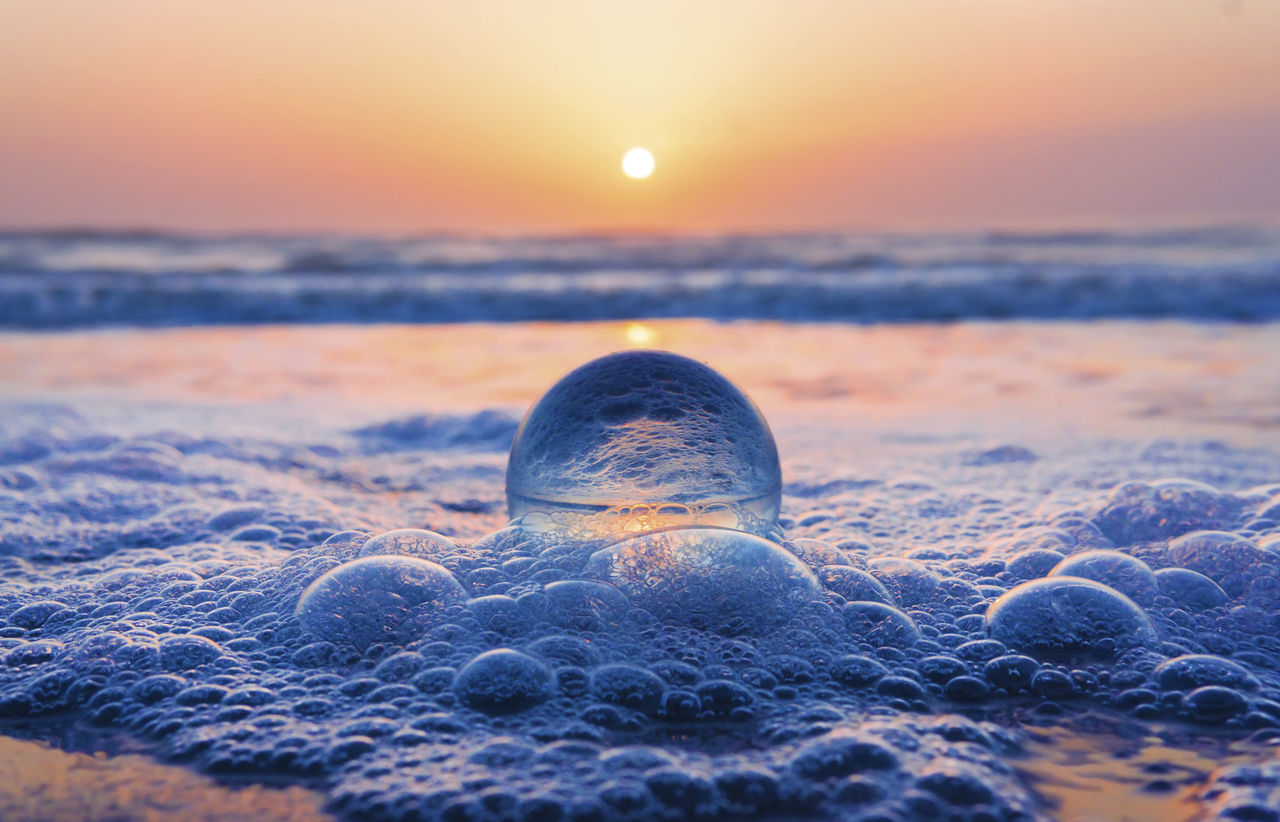 SCENIC VIEW OF SEA AGAINST SUNSET SKY