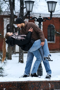 Valentines day outdoors celebration date ideas. winter love story. cold season dating for couples