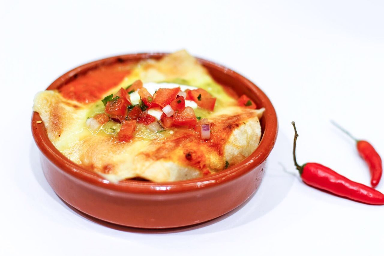 CLOSE-UP OF FOOD ON PLATE