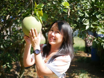 Young woman holding apple