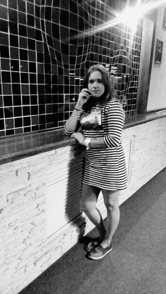 PORTRAIT OF YOUNG WOMAN STANDING ON GROUND