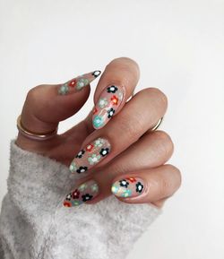 Little flowers nail art design