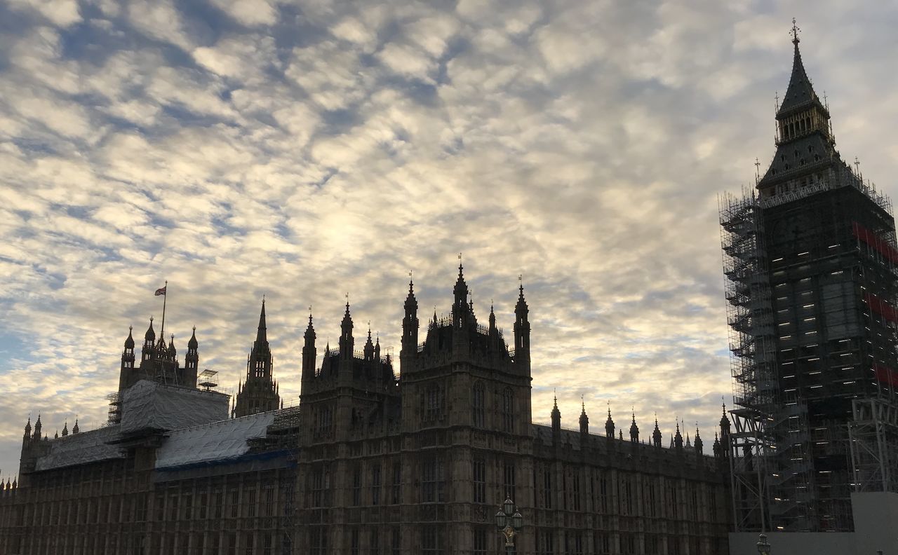 LOW ANGLE VIEW OF BUILDINGS IN CITY AGAINST SKY