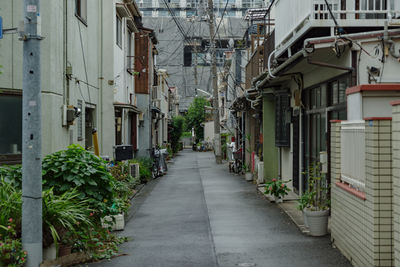 Narrow alley amidst buildings in city