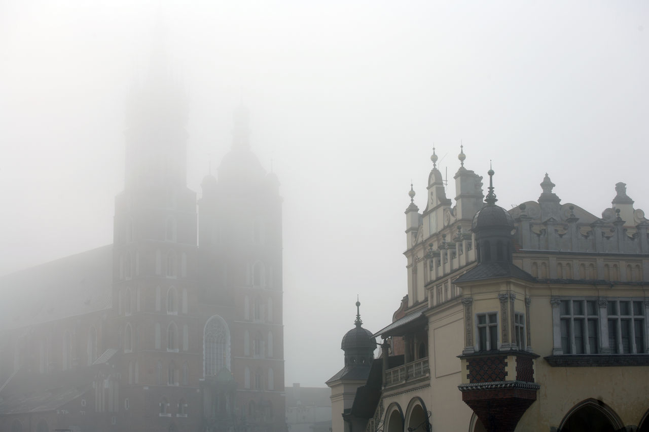 STATUE IN FOGGY WEATHER AGAINST SKY