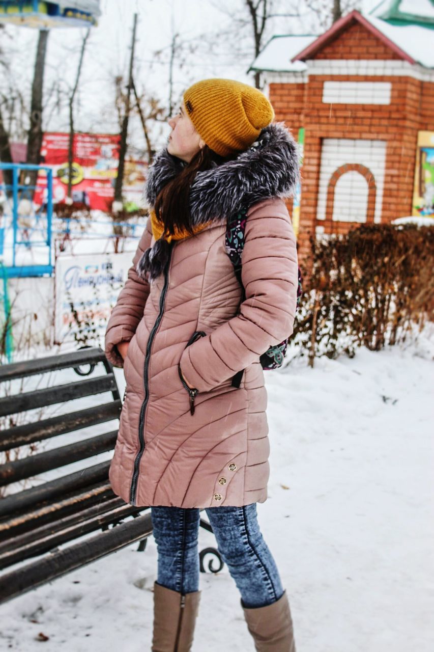 winter, warm clothing, knit hat, two people, adults only, cold temperature, adult, women, young adult, only women, outdoors, people, city, scarf, young women, day, real people