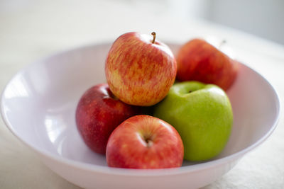 Close-up of apples in bowl