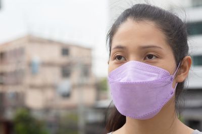 Woman wearing a mask to prevent dust and bacteria