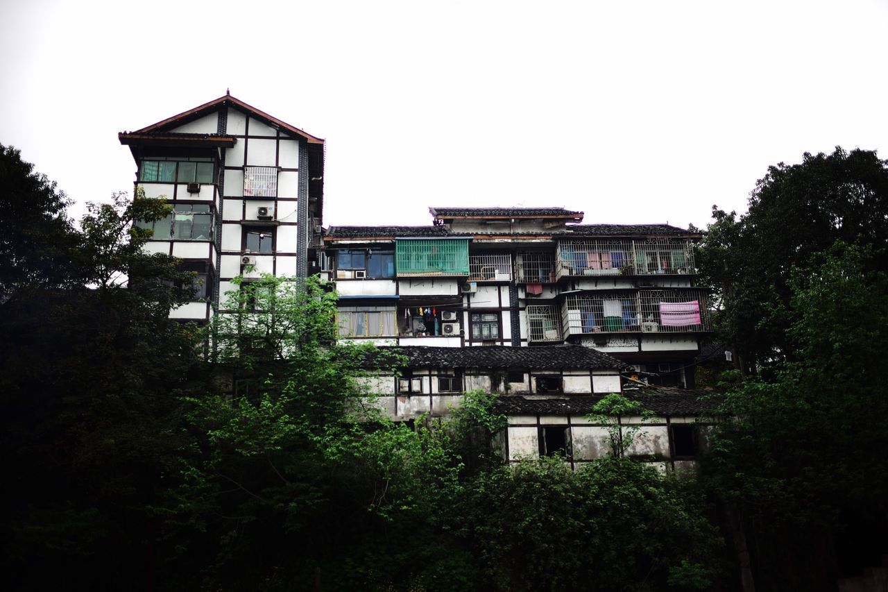 LOW ANGLE VIEW OF OLD HOUSE AGAINST CLEAR SKY