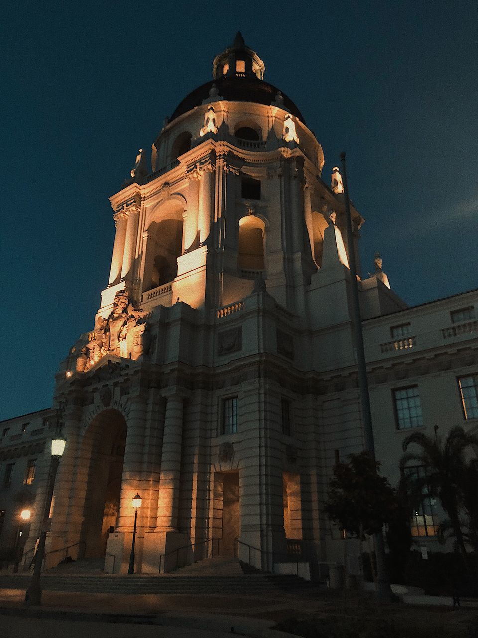 LOW ANGLE VIEW OF BUILDING AT NIGHT