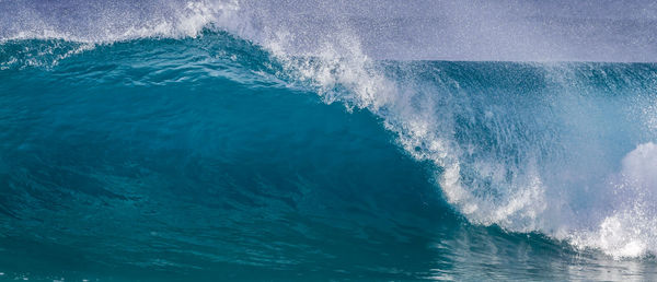 Waves splashing in sea