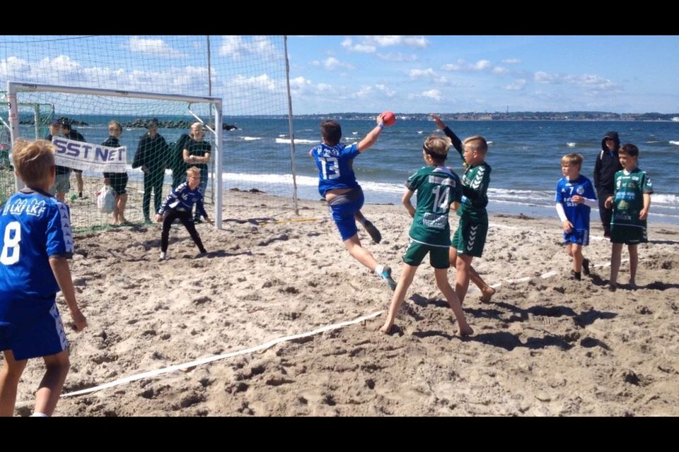 beach, sand, sea, arms raised, enjoyment, fun, leisure activity, day, vacations, outdoors, water, playing, blue, sport, large group of people, men, nature, sky, standing, boys, horizon over water, real people, childhood, human body part, people, adult