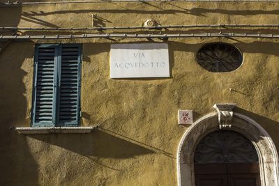 Sigpost of the famous via acquedotto in perugia, italy