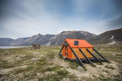 Emergency shelter in akshayak pass, auyuittuq national park