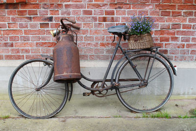 Bicycle leaning against brick wall