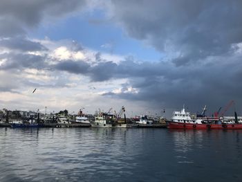 Fishing boats in sea against sky