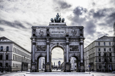 Brandenburg gate against sky