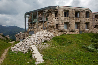 Old ruin building against cloudy sky