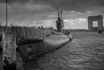 Abandoned ship in sea against sky