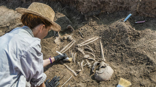 Archaeological excavations of an ancient human skeleton