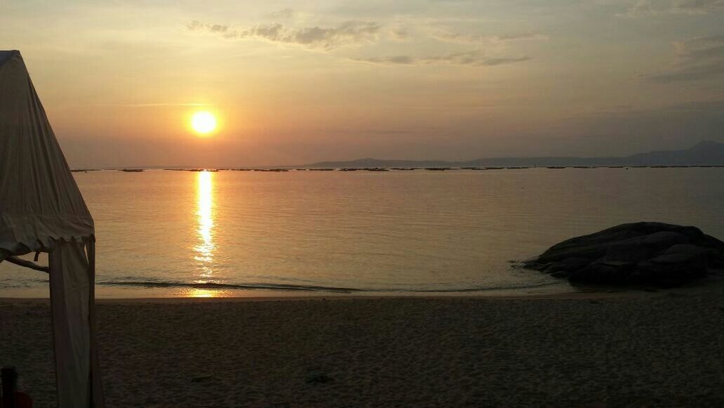 sunset, sea, beach, scenics, nature, sand, beauty in nature, tranquil scene, sun, water, tranquility, horizon over water, sky, outdoors, no people, sunlight, cloud - sky, vacations, day