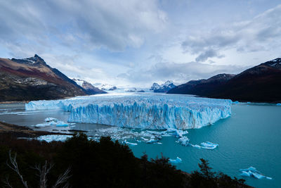 Panoramic view of perito moreno glacier