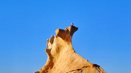 Mouth open rock formation - screaming rock - yellow rock tangier morocco