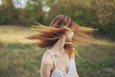 Midsection of woman against blurred background