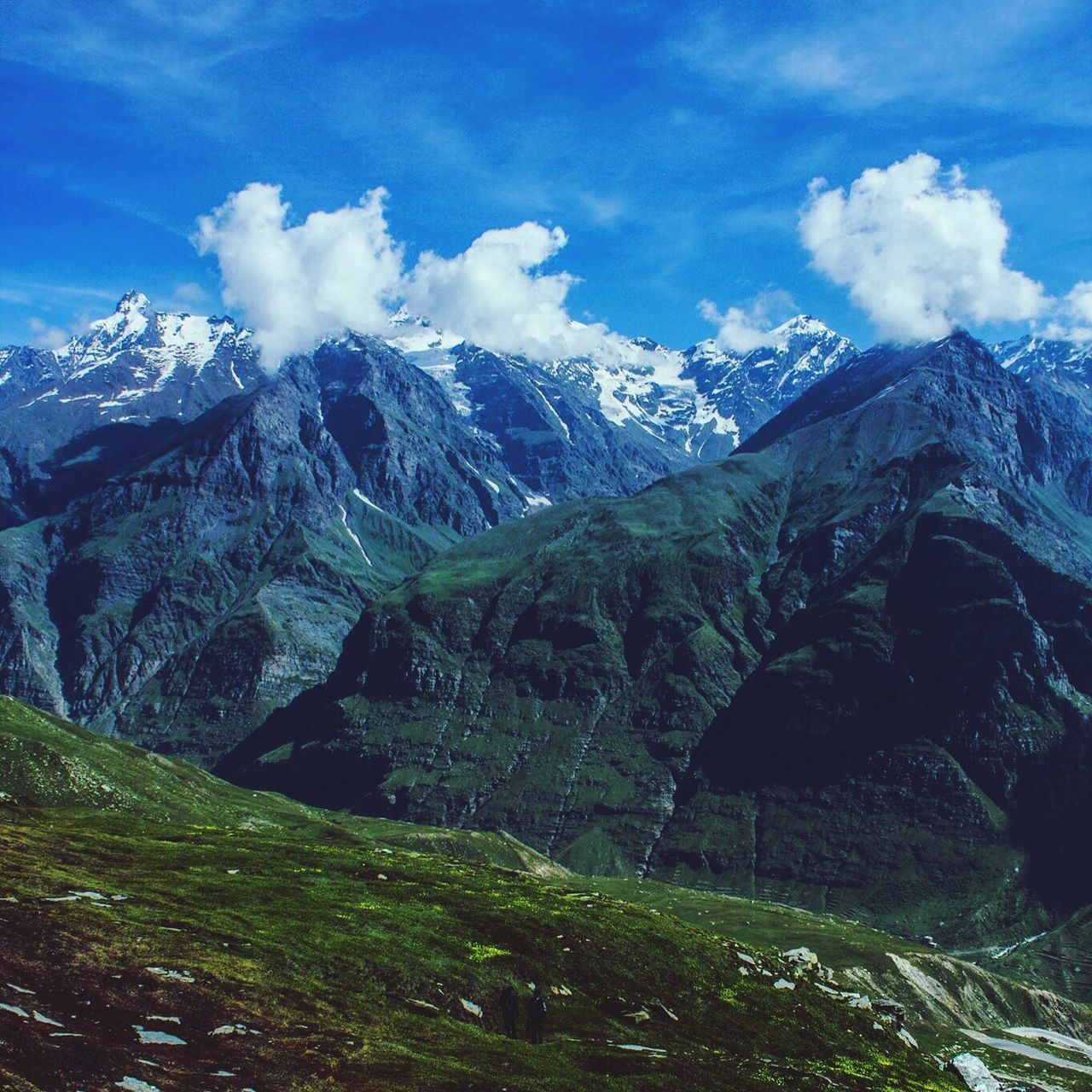 mountain, mountain range, sky, tranquil scene, scenics, tranquility, beauty in nature, landscape, snow, nature, snowcapped mountain, winter, cold temperature, cloud - sky, non-urban scene, cloud, grass, idyllic, day, remote