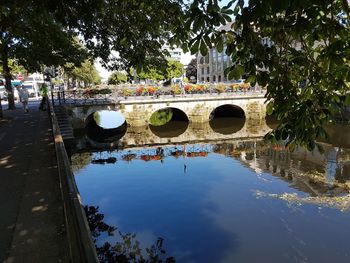 Arch bridge over river in city