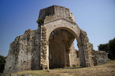 Low angle view of old ruins against clear sky