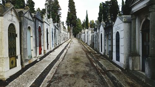 Narrow road along buildings