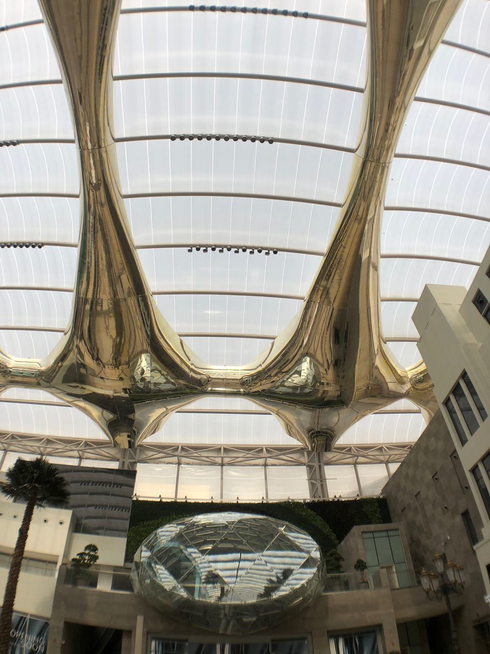 LOW ANGLE VIEW OF CEILING OF BUILDING