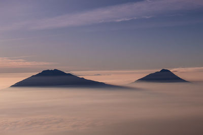 This mountain is shrouded in very thick clouds.