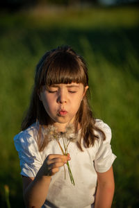 Close-up of girl holding flower