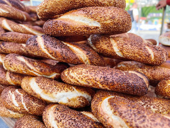 Heap of crispy turkish bagel, simit. traditional street food of turkey