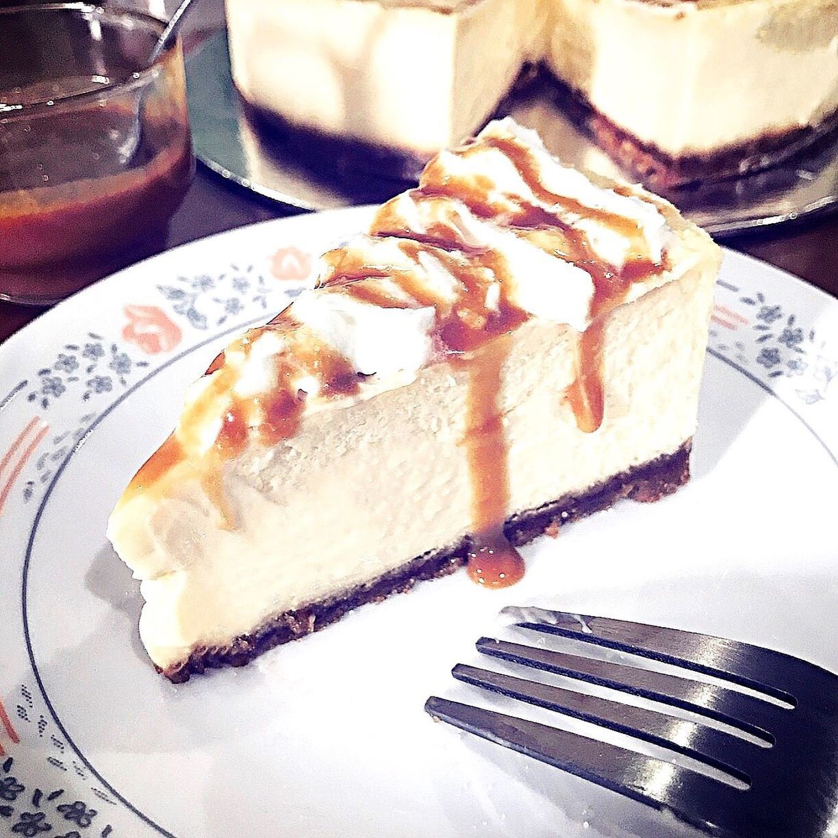 CLOSE-UP OF CAKE ON PLATE