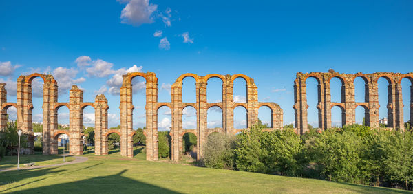 Roman aqueduct, called los milagros, mérida, extremadura. spain