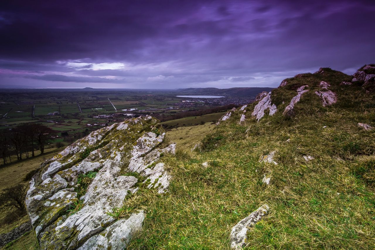 SCENIC VIEW OF DRAMATIC LANDSCAPE AGAINST SKY