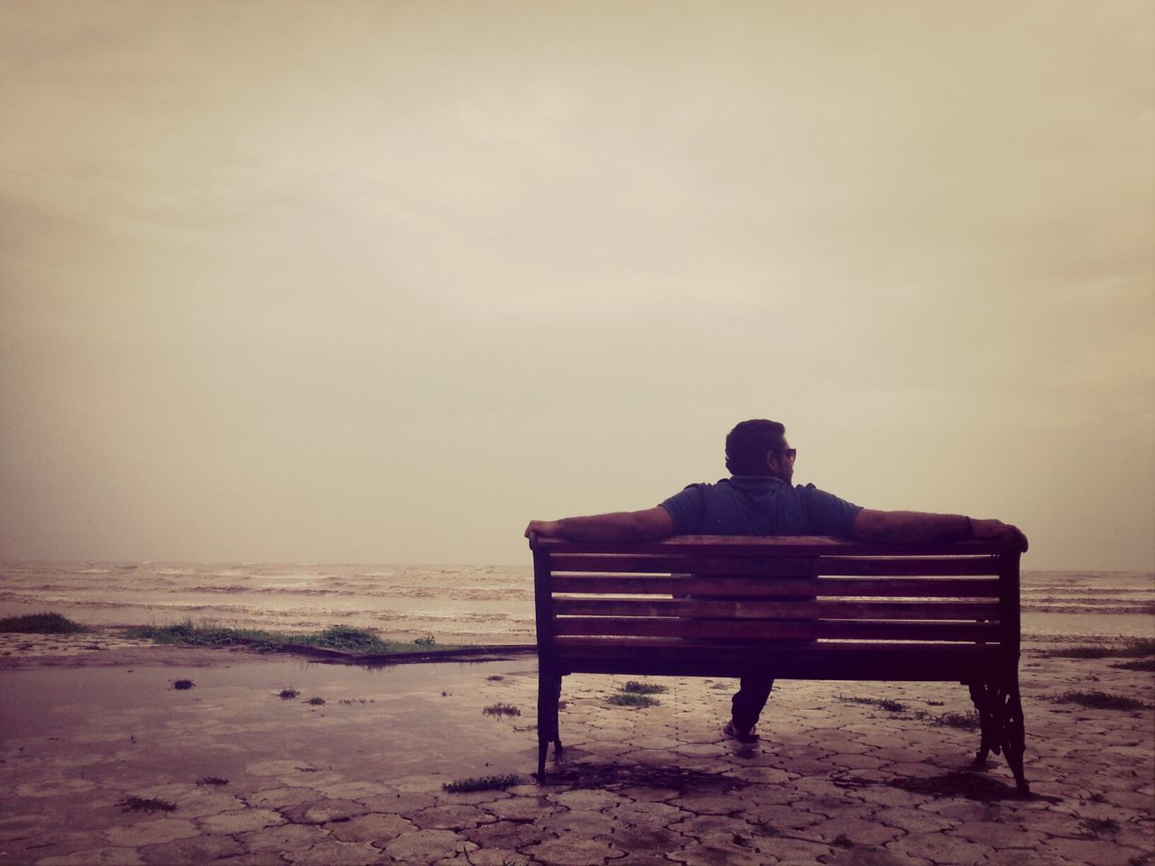 sea, horizon over water, beach, sitting, relaxation, tranquility, chair, water, bench, tranquil scene, sky, shore, silhouette, scenics, nature, beauty in nature, sand, rear view, idyllic, absence