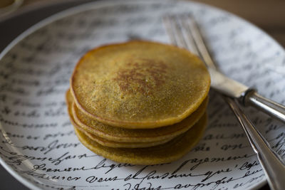 Close-up of bread in plate on table