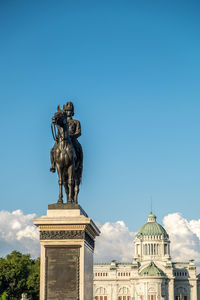 Statue of liberty against blue sky