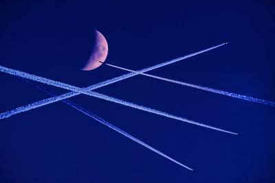 vapor trail