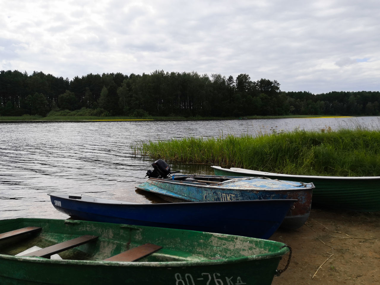 BOAT IN LAKE AGAINST SKY