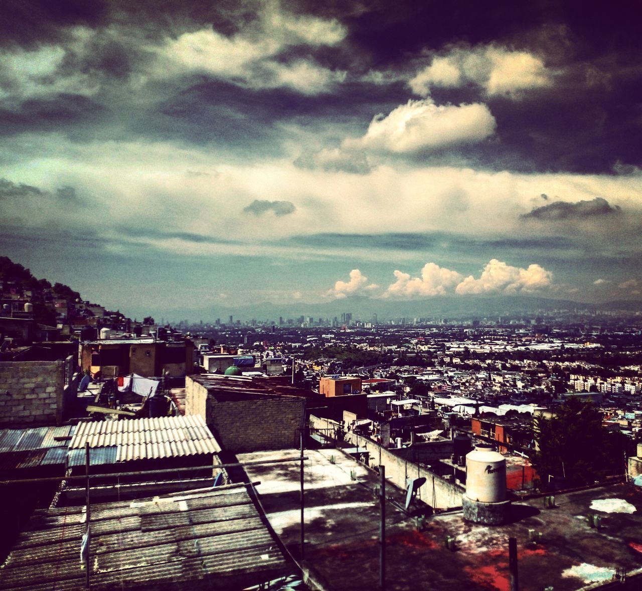 HIGH ANGLE SHOT OF TOWNSCAPE AGAINST SKY IN CITY