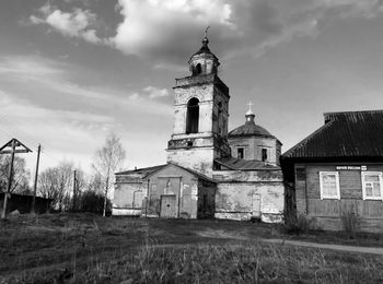 Abandoned building on field against sky